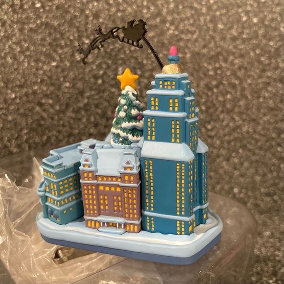 NIB Vintage Hallmark Keepsake Ornament Christmastime in the City’ 2003. Unused. - Picture 9 of 15
